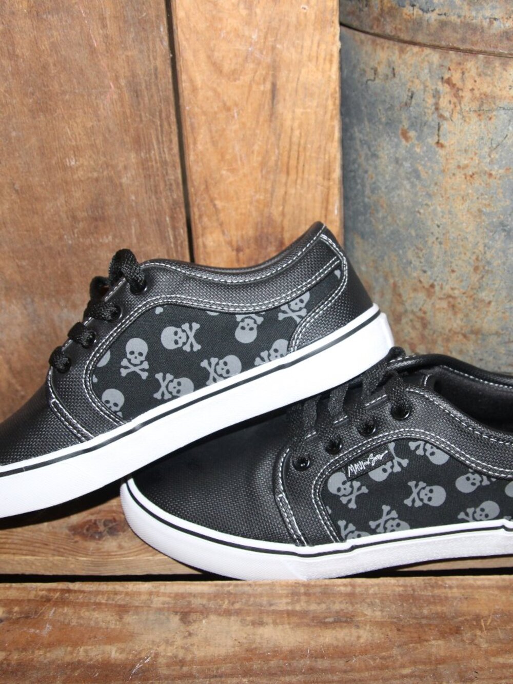 NEW Maui & Sons Black & Gray Low Top Lace Up Skull & Crossbones Sneakers